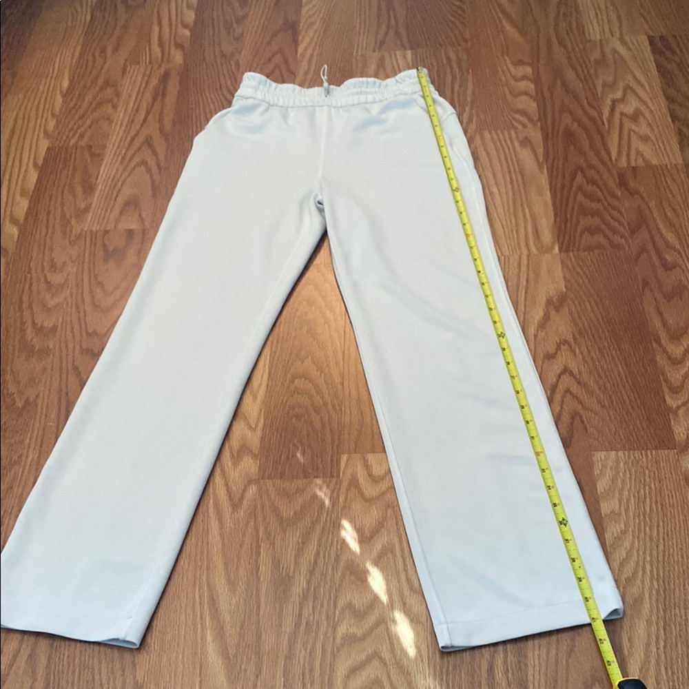 Lululemon softstreme cream size 4 regular length